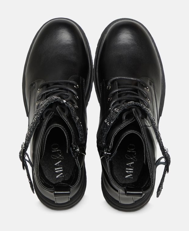 Schnürstiefeletten