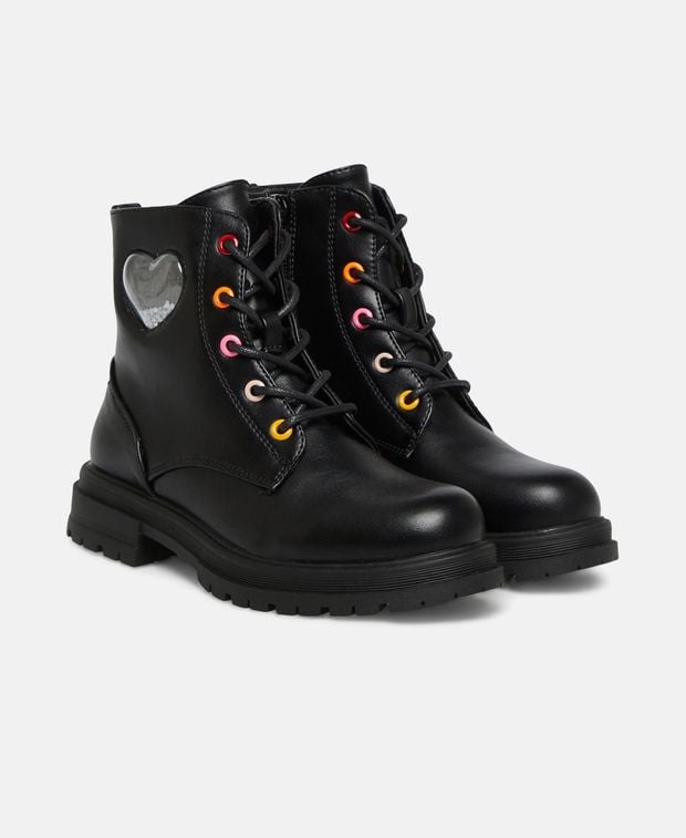 Schnürstiefeletten