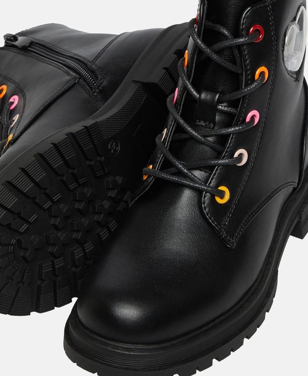 Schnürstiefeletten