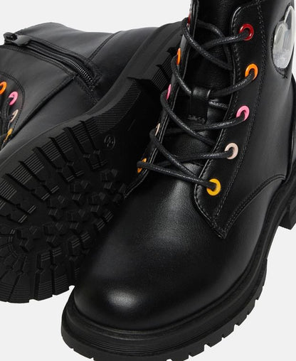 Schnürstiefeletten