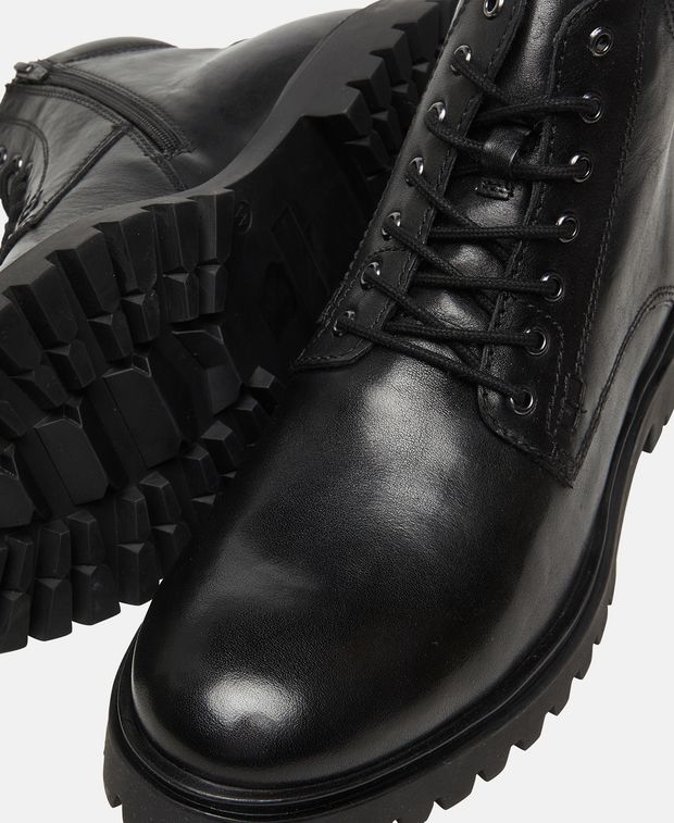 Schnürstiefeletten