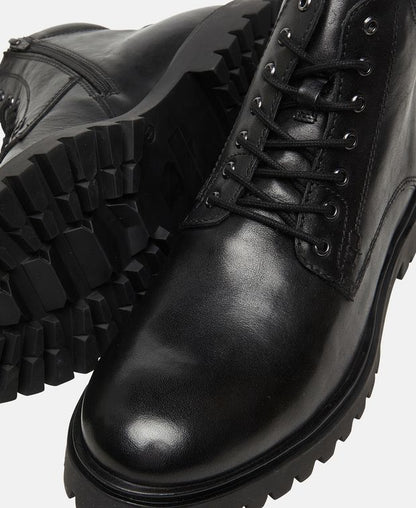 Schnürstiefeletten