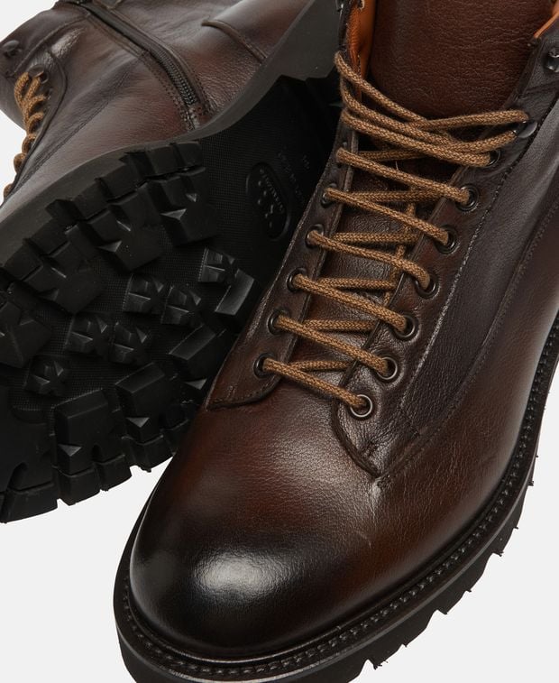Schnürstiefeletten