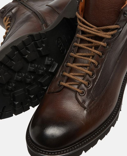 Schnürstiefeletten