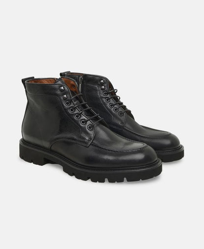 Schnürstiefeletten