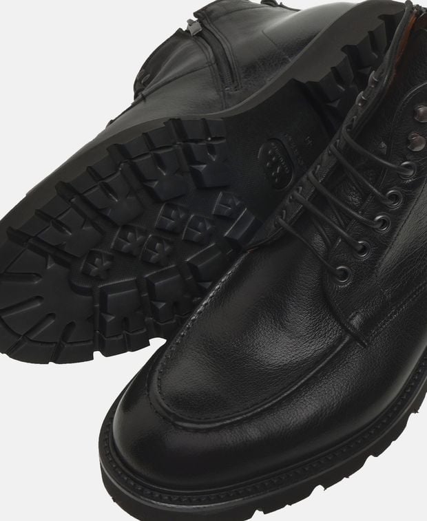 Schnürstiefeletten