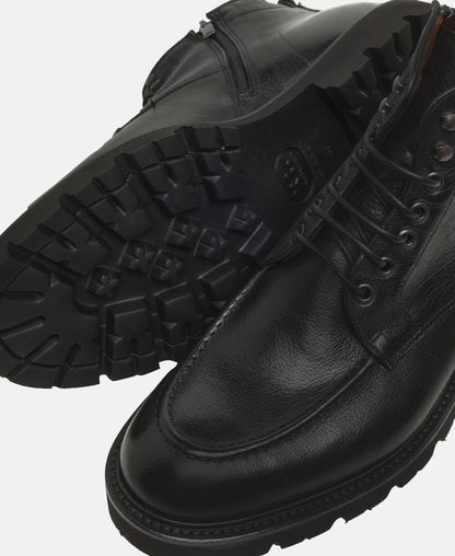 Schnürstiefeletten