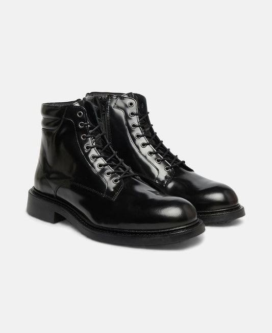 Schnürstiefeletten