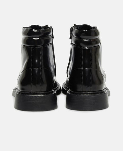 Schnürstiefeletten