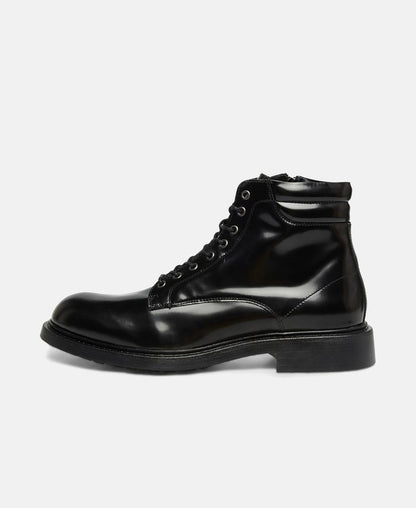 Schnürstiefeletten
