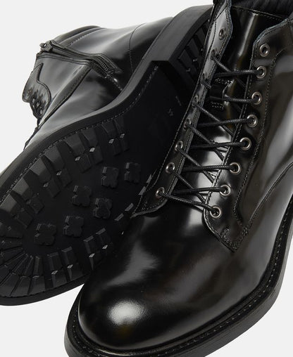 Schnürstiefeletten