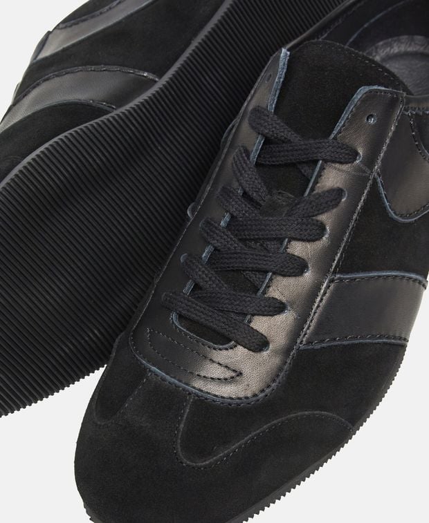 Sneaker