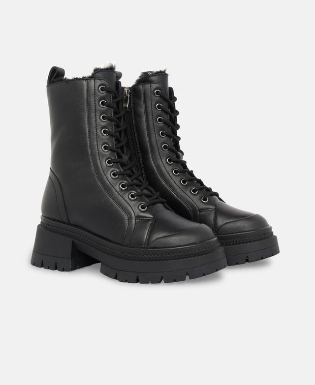 Schnürstiefeletten
