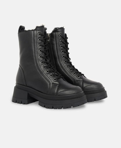 Schnürstiefeletten