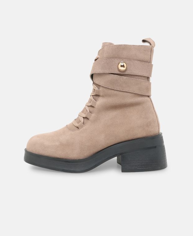Schnürstiefeletten