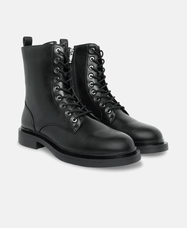 Schnürstiefeletten