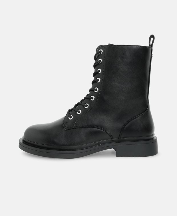 Schnürstiefeletten