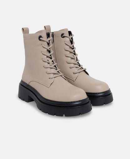 Schnürstiefeletten