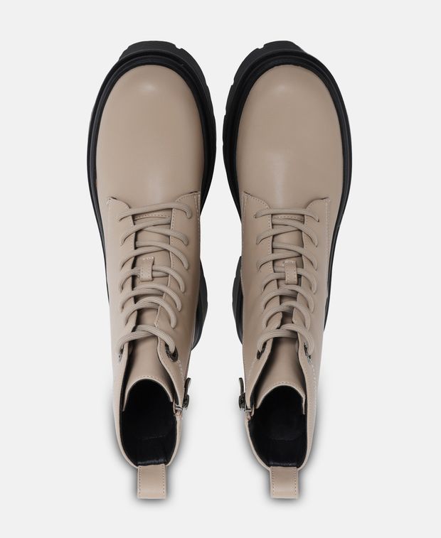Schnürstiefeletten