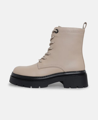 Schnürstiefeletten