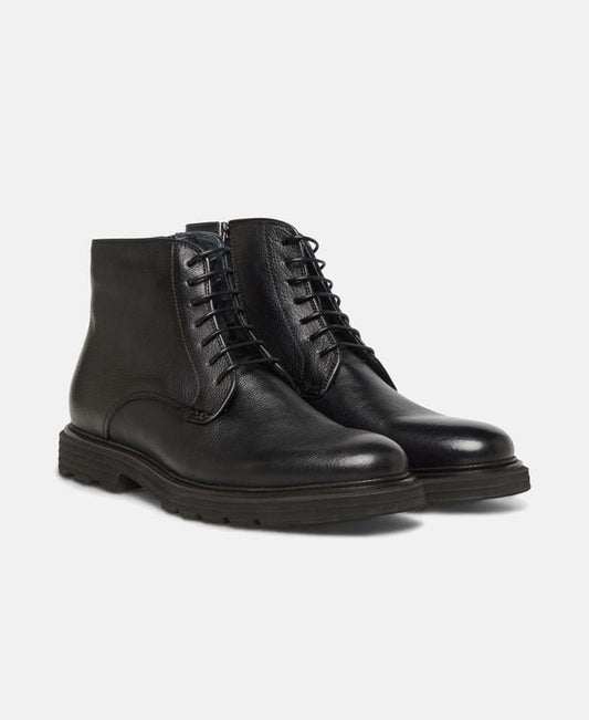 Schnürstiefeletten