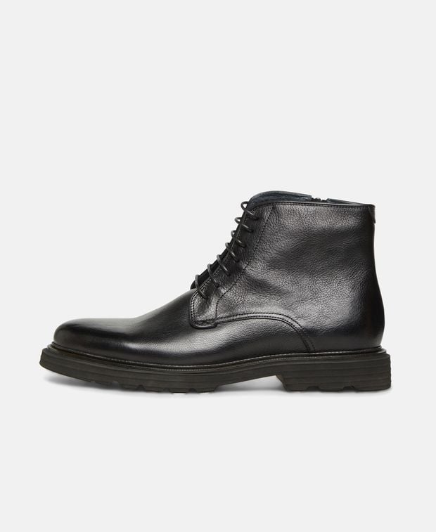 Schnürstiefeletten