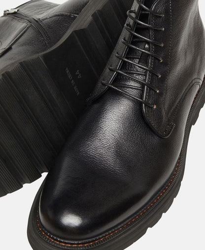 Schnürstiefeletten