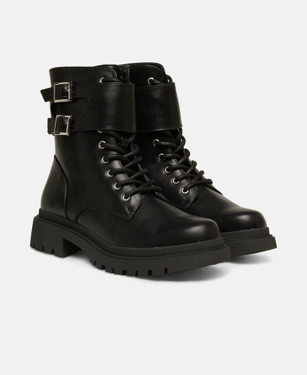 Schnürstiefeletten