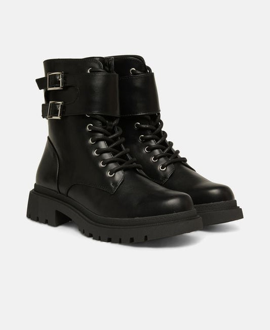 Schnürstiefeletten