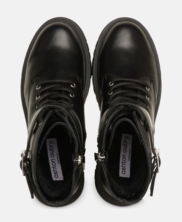 Schnürstiefeletten