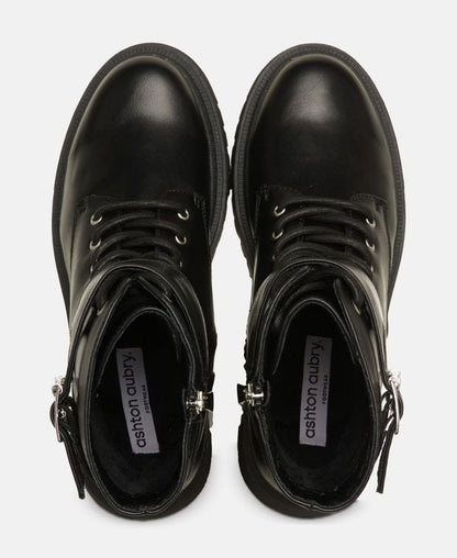 Schnürstiefeletten