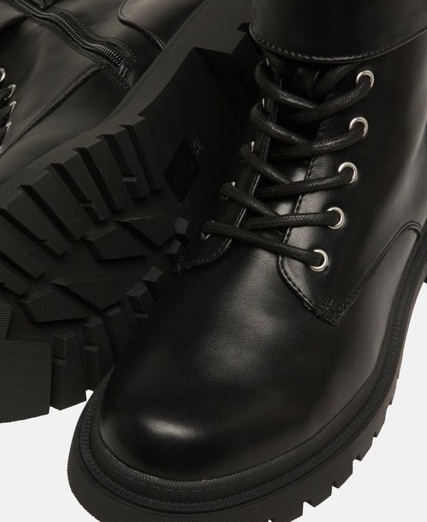 Schnürstiefeletten