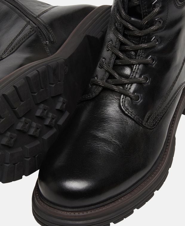 Schnürstiefeletten