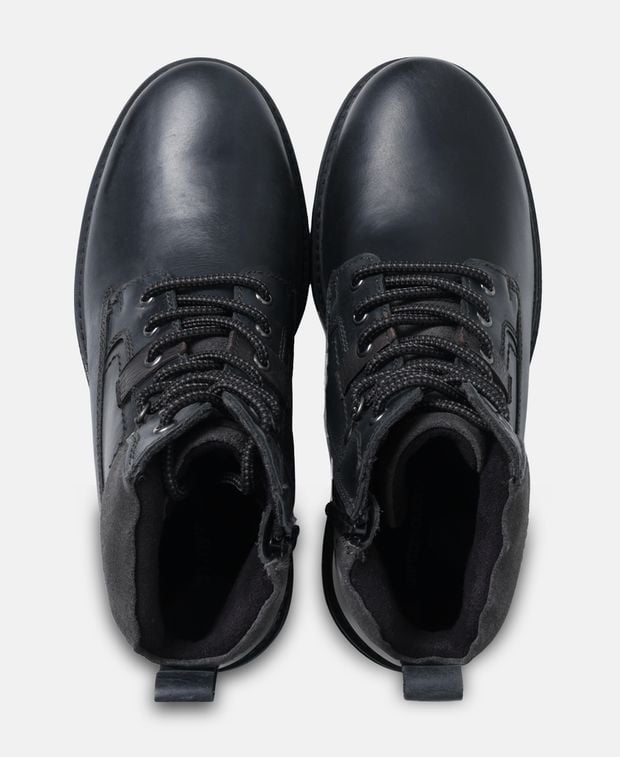 Schnürstiefeletten