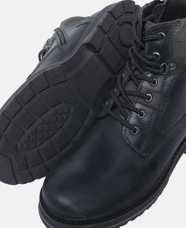 Schnürstiefeletten