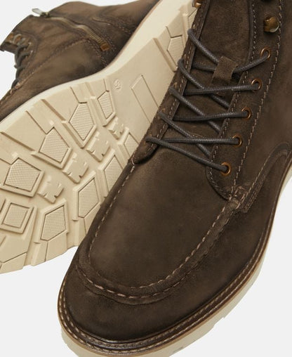 Schnürstiefeletten