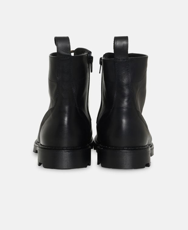 Schnürstiefeletten