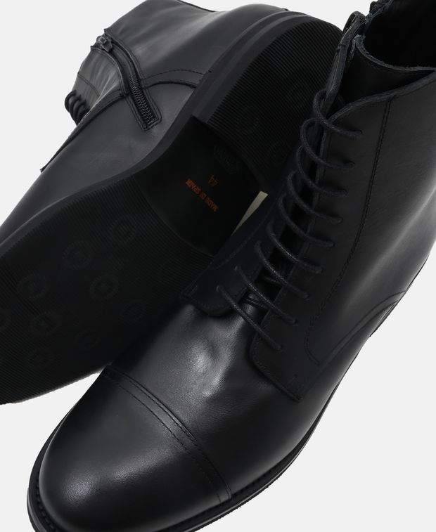 Schnürstiefeletten