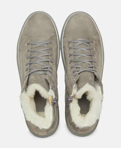 Sneaker