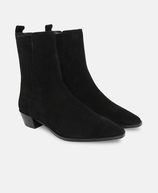 Chelsea Boots
