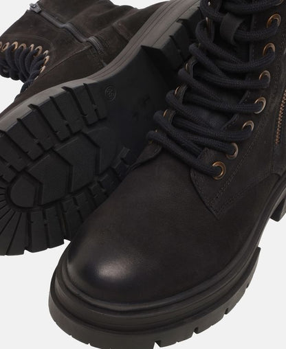 Schnürboots Dusty